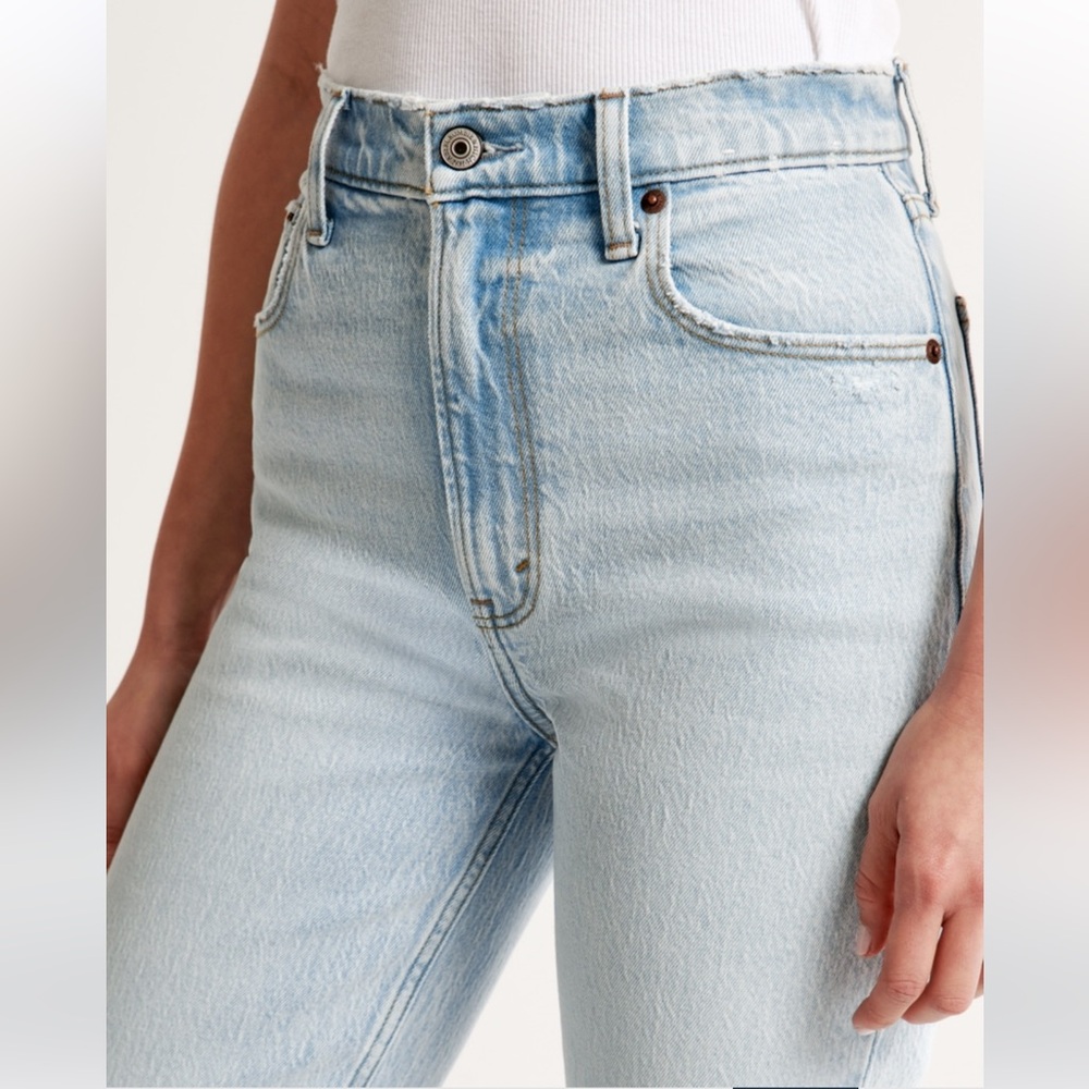 A&F Ultra High Rise 90s Straight Jean
